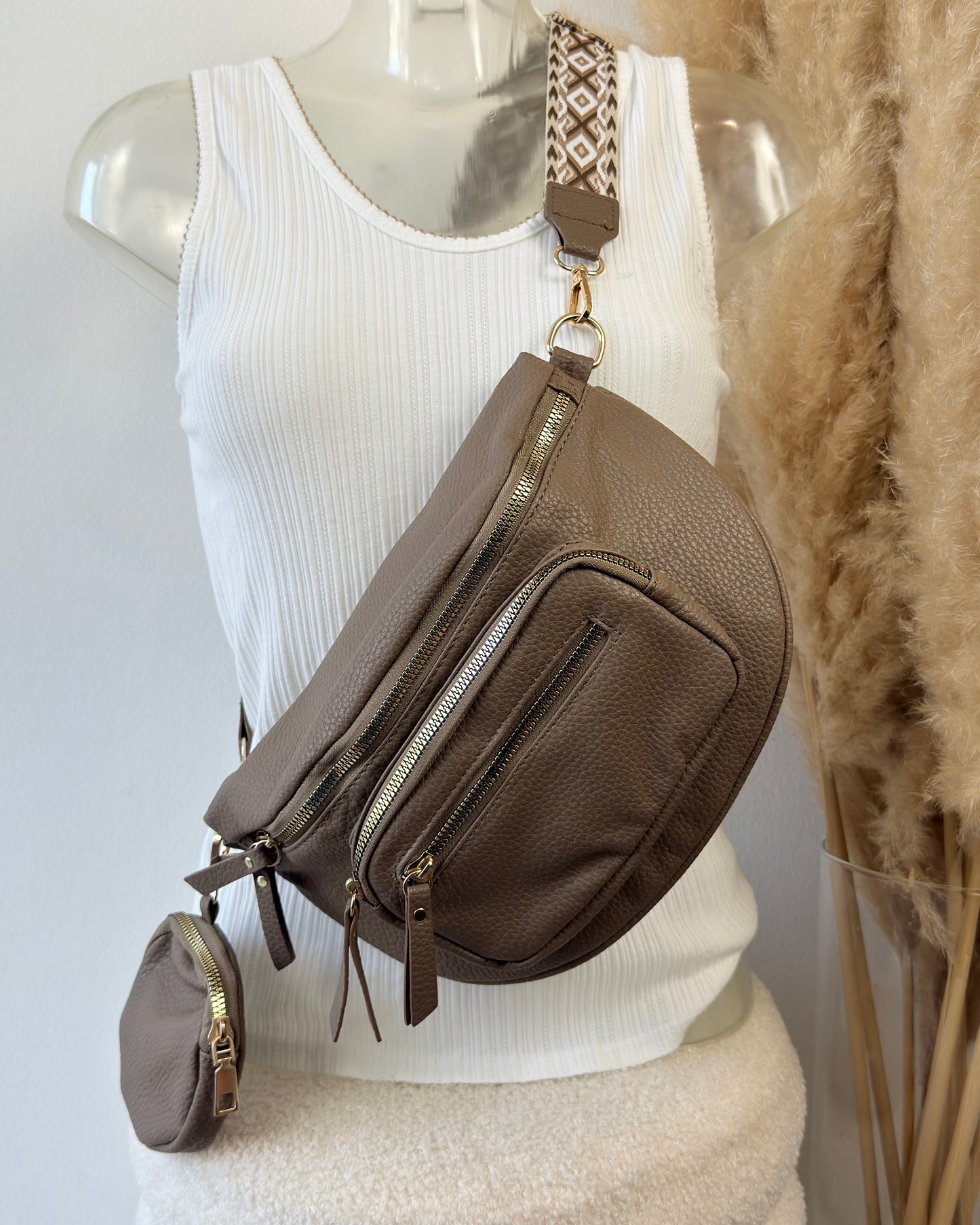 Sac banane camel effet grainé – Chic & pratique