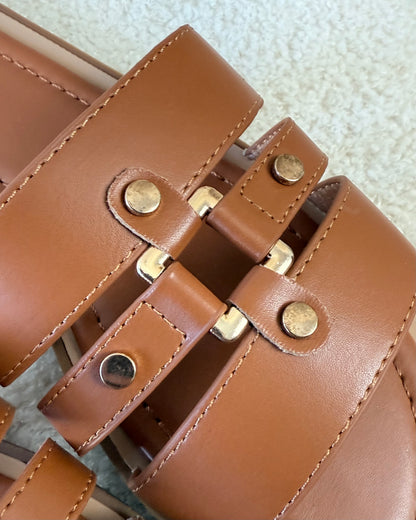 ⚠️ Claquettes Camel Défaut esthétique sur les détails dorés